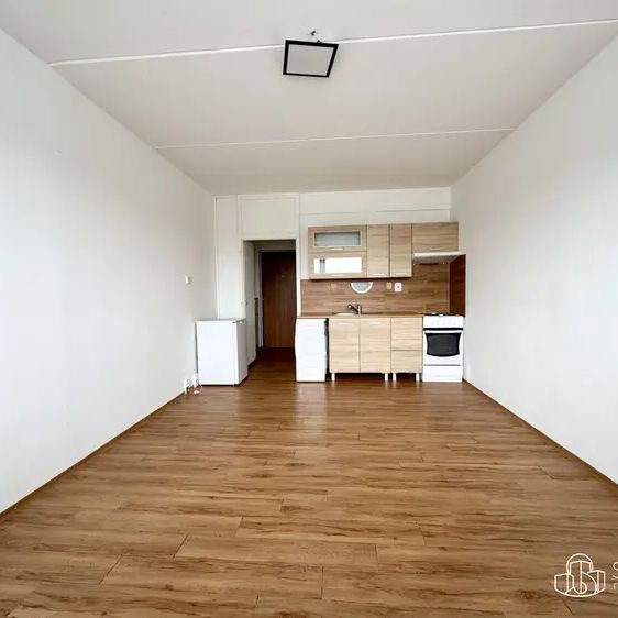 Pronájem slunné garsonky, ul. Jiřího z Poděbrad, Sokolov - Photo 1