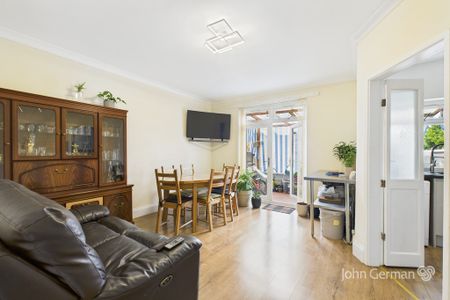 3 bedroom semi-detached to let - Photo 3