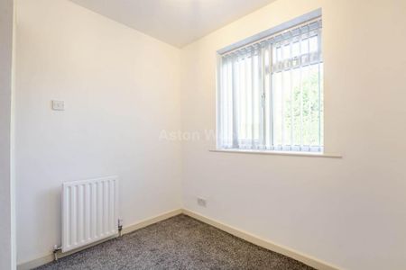 4 bedroom semi-detached house to rent - Photo 5