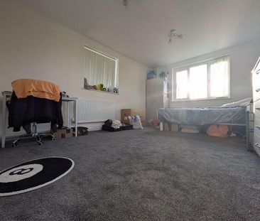 5 bedroom flat to rent - Photo 3