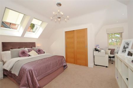 4 bedroom semi-detached house to rent - Photo 3