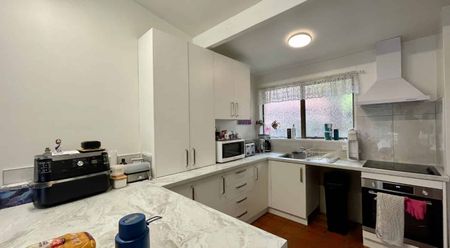 Burwood - 3 Bedroom - Photo 4