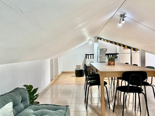 Bright and spacious room in Madrid - Photo 1