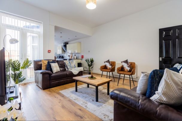 5 Bed Terraced House, Poplar Road, B66 - Photo 1