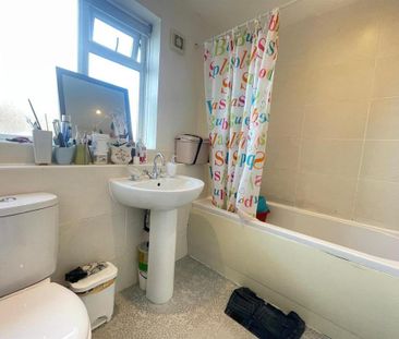 2 bedroom end of terrace house to rent - Photo 3