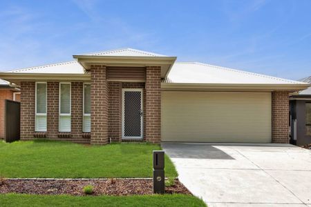 SPACIOUS LOW MAINTENANCE FAMILY LIVING - Photo 2