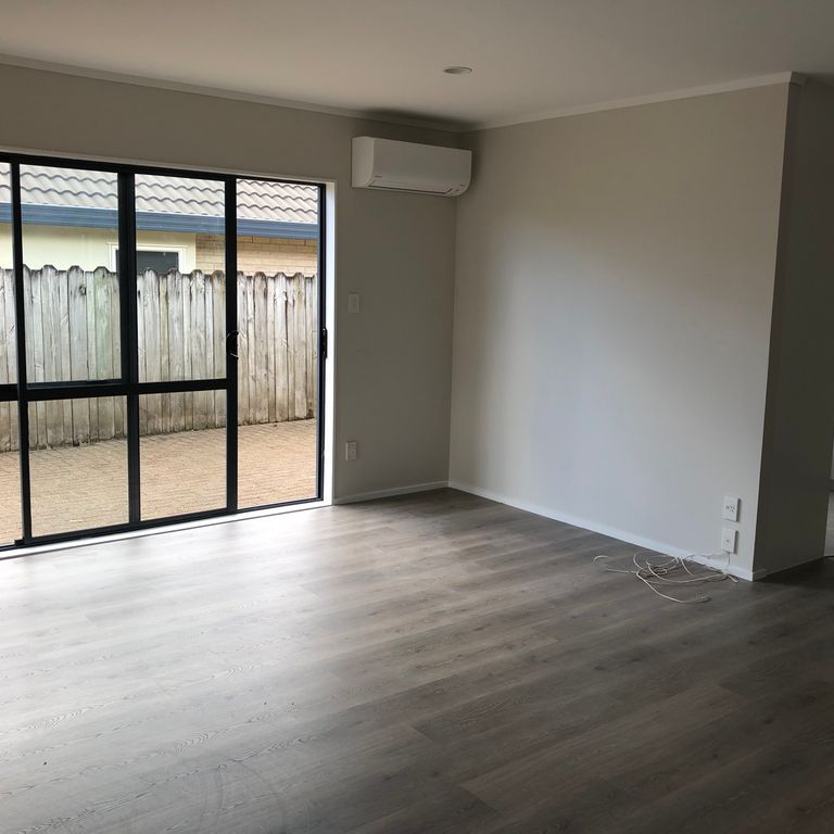 East Tamaki - Photo 1