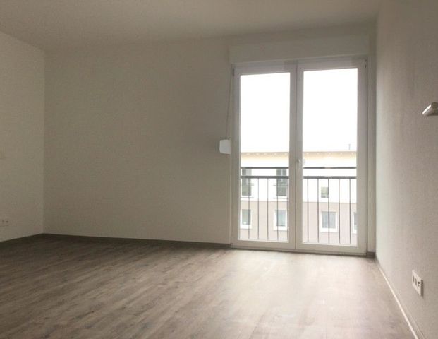 Erstbezug nach Aufstockung! Helle und moderne 3-Raumwohnung mit Balkon - Foto 1