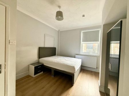 5 bedroom terraced house to rent - Photo 4