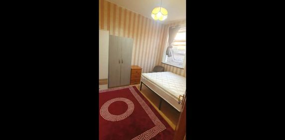 Room in a Shared House, Shelley Avenue, E12 - Photo 2