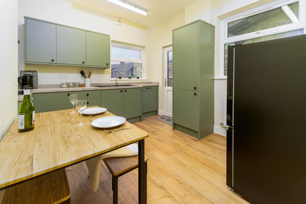 Hi-Spec House share! 🙌 Room 1 - Double En-Suite - Photo 1