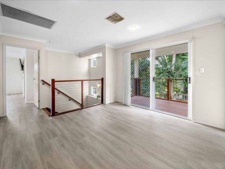 Rare Double-Storey Ex-Display Home With 5 Bedrooms, 3 Living Areas & Large Yard - Photo 5