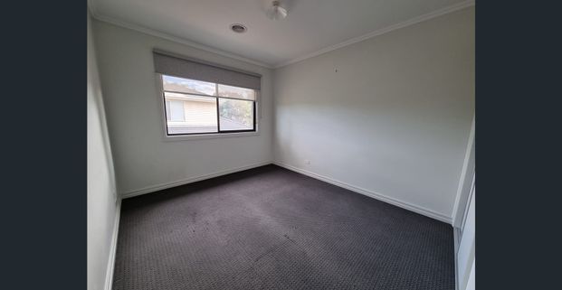 3 BEDROOM HOME ONLY AROUND THE CORNER FROM MONASH UNIVERSITY... - Photo 1