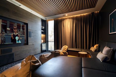 Valencia Residences - Photo 3