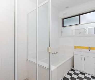 Comfortable Three-Bedroom Home in a Convenient Kew East Location - Photo 6