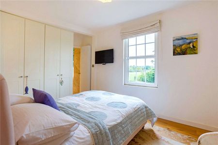 Beautiful three bedroom cottage in the countryside with town conveniences. - Photo 5