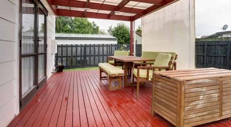 Charming Fitzroy 2BR house with North facing Deck - Photo 2