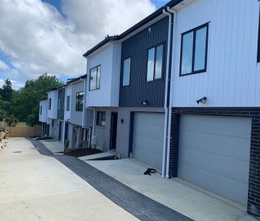 199D Whitney St - Near New- 3 Bedroom Townhouses - Photo 4