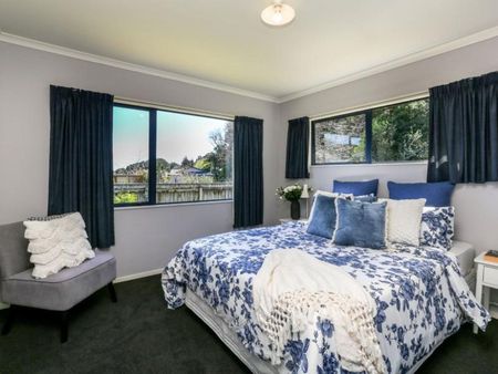 Lovely 3 Bedroom Home in Hurdon - Photo 3