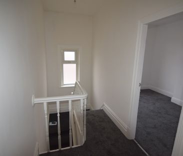 To Let 3 Bed Mid Terraced House - Photo 2