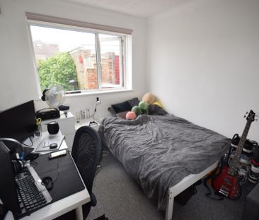 6 Bedroom House To Rent in Wallisdown - £2,850 pcm Tenancy Info - Photo 4