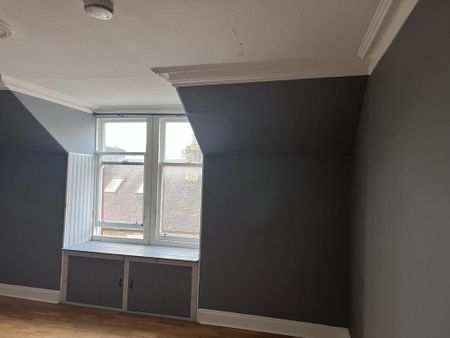 3 bedroom flat to rent - Photo 3