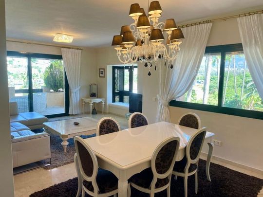 3 room luxury penthouse for rent in Estepona, Spain - Photo 1