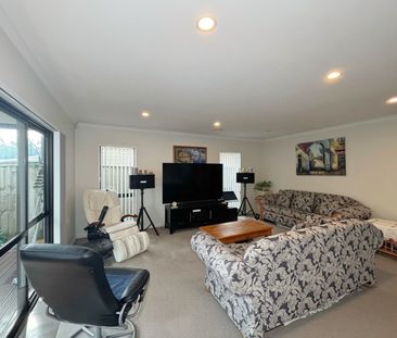 Spacious Family Living in the Heart of Ormiston - Photo 3