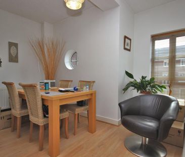 2 bedroom mews to rent - Photo 5