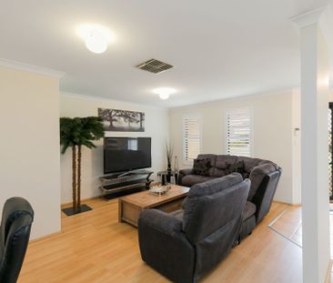 Well Kept Family Home with a Pool - Photo 2