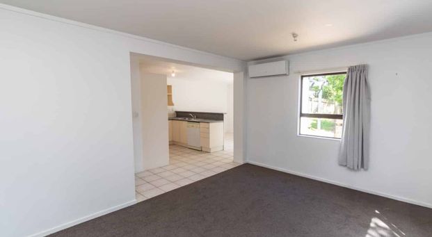 Recently refreshed and ready to rent! - Photo 1