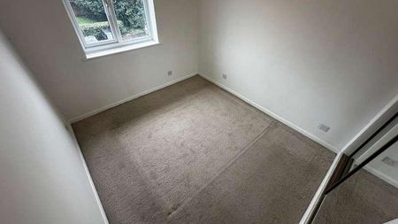 Spacious Two Bedroom Flat - Parking, LU3 - Photo 2