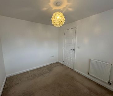 3 bedroom semi-detached house to rent - Photo 6