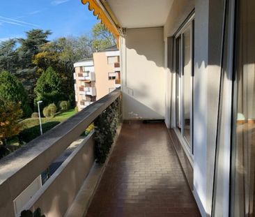 Spacieux logement de 2.5 pièces avec balcon, dans un quartier très calme - Photo 1