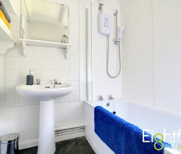 4 bedroom terraced house to rent - Photo 6