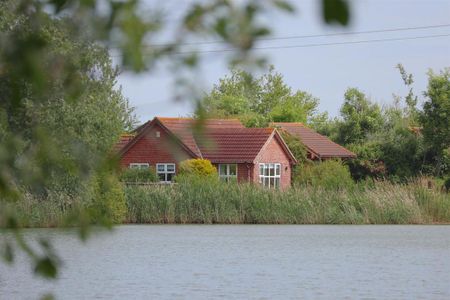 2 bedroom bungalow to rent - Photo 2