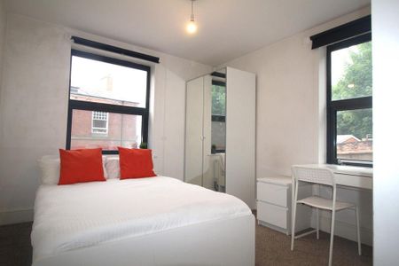 4 bedroom flat to rent - Photo 2