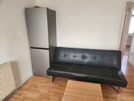 2 Bed Flat, Whitby Road, HA2 - Photo 2