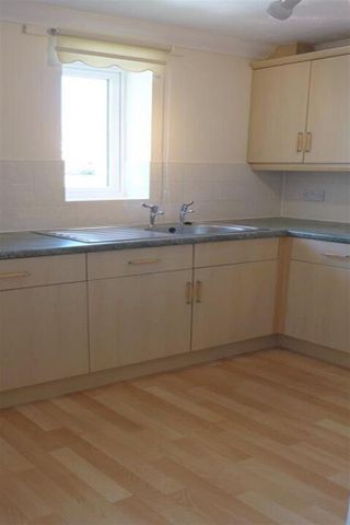 1 bedroom retirement property to rent - Photo 5