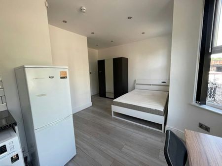 Flat to rent on - Photo 2
