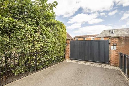 Convent Close, Barnet, Hertfordshire, EN5 - Photo 2