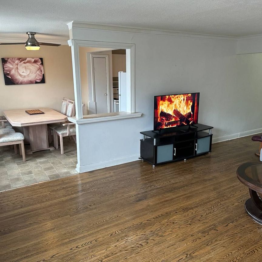 For Lease - 297 Lakeshore Road, Mississauga, Ontario - Photo 1