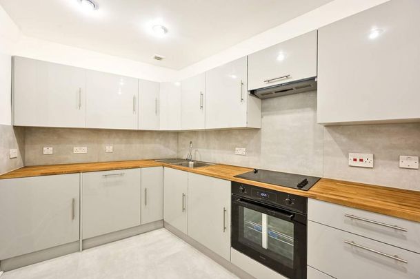 2 bedroom flat to rent - Photo 1