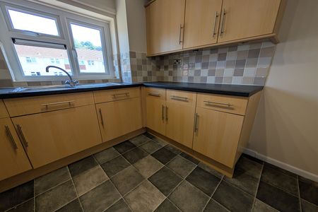 Holmsley Close, Harefield, SO18 - Photo 3