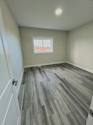 For Lease - 319922 Kemble Rock Road Unit# 3, Georgian Bluffs, Ontario - Photo 3