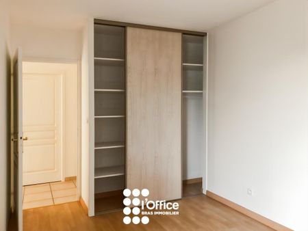 Location Appartement 3 pièces 68m² LES SABLES D OLONNE 85100 - Photo 2