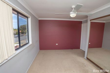 SPACIOUS 3 BEDROOM TOWNHOUSE!! - Photo 4