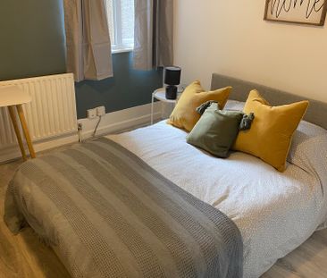 Stunning shared home in Hagden Lane! 198HAG - Room 4 - Photo 3