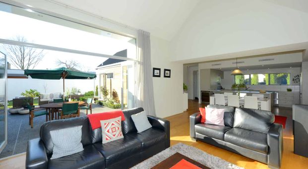 Effortless Living in a Beautifully Presented Home - Photo 1