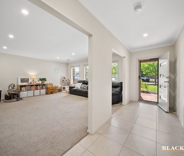 8 Tankee Place, Queanbeyan NSW 2620 - House For Rent | Domain - Photo 1